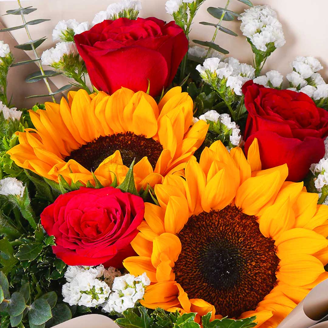 Online Hello Sunshine - Sunflower & Red Rose Bouquet | Choice Flowers