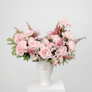 pink rose vase arrangement